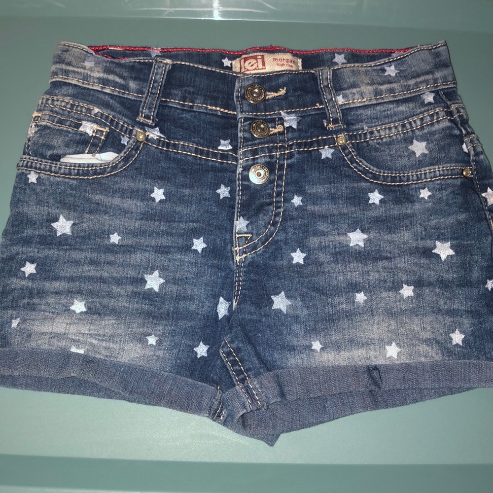 Like new!! L.E.I. Jean shorts